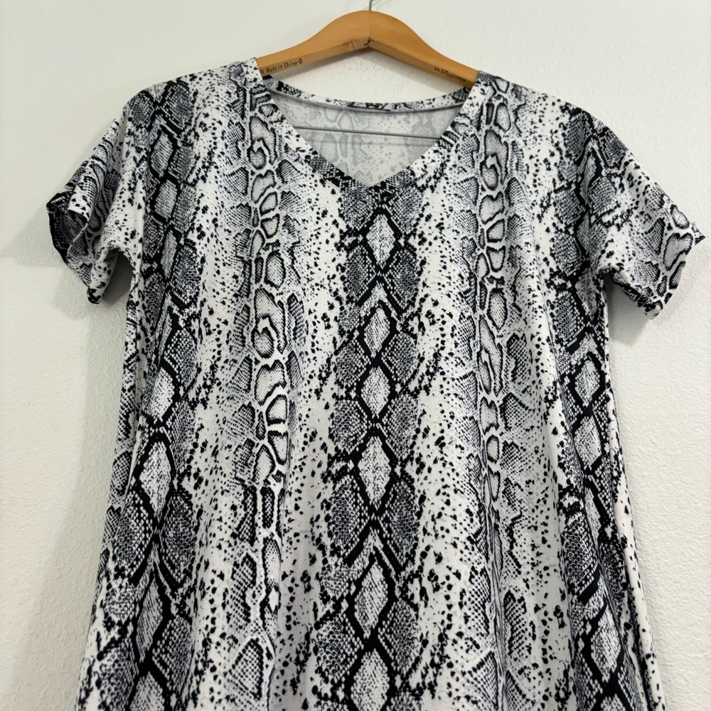 Arolina Short Sleeve Snake Skin Animal Print Short Sleeve Maxi Dress Size Mediu - Picture 2 of 6